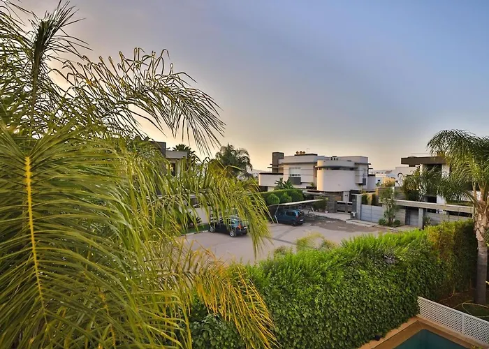 Villa Familiale Moderne Avec Piscine